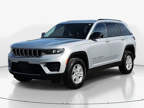 Used 2023 Jeep Grand Cherokee Laredo w/ Luxury Tech Group I image 10