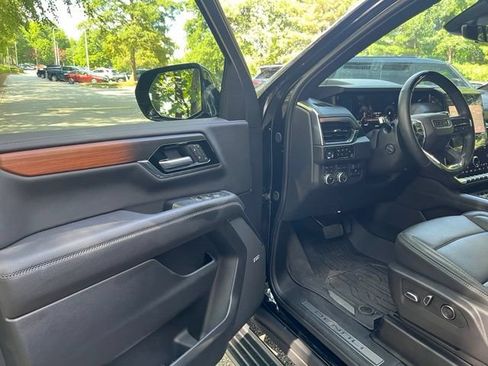 Used 2025 GMC Yukon Denali w/ Denali Reserve Package AWD/4WD image 4