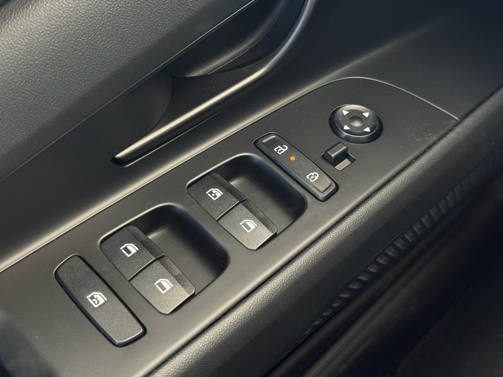 New 2025 Hyundai Elantra SEL FWD image 19