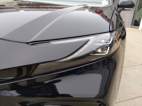 Used 2025 Toyota Camry XLE image 11