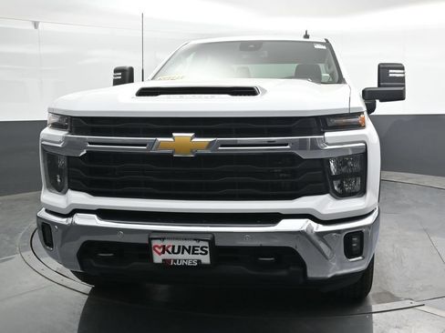 Used 2025 Chevrolet Silverado 2500 LT w/ Safety Package AWD/4WD image 8