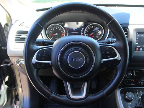 Used 2020 Jeep Compass Latitude w/ Popular Equipment Group AWD/4WD image 18