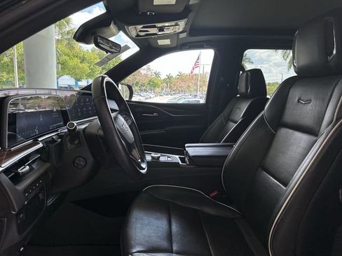 Used 2022 Cadillac Escalade ESV Premium Luxury AWD/4WD image 23