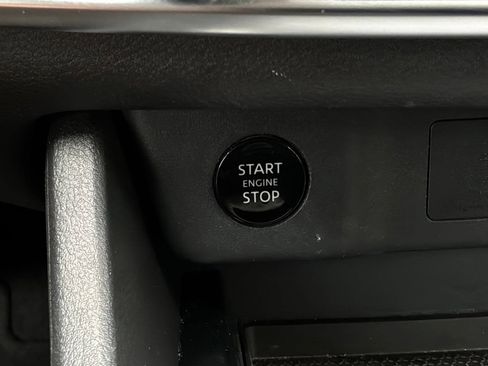 Used 2025 Nissan Rogue SV FWD image 29