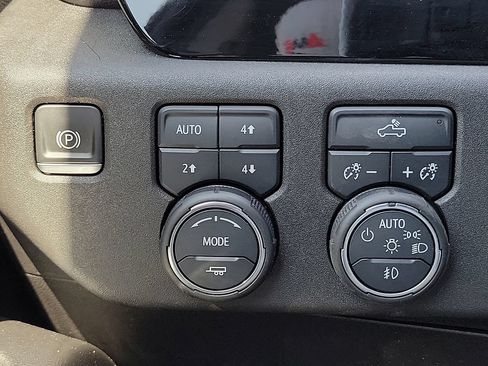 Used 2022 Chevrolet Silverado 1500 RST w/ Z71 Off-Road Package AWD/4WD image 16