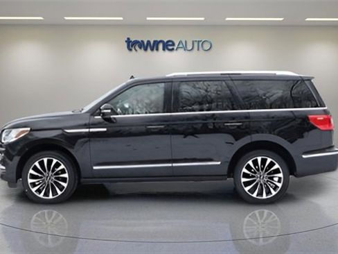 Used 2021 Lincoln Navigator Reserve image 2