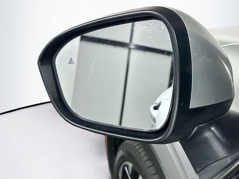 Used 2023 Mitsubishi Outlander SE image 16