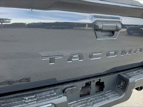 Used 2025 Toyota Tacoma TRD Sport AWD/4WD image 31