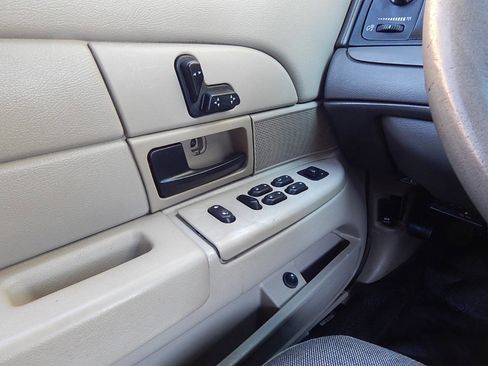 Used 2007 Ford Crown Victoria Police Interceptor image 24