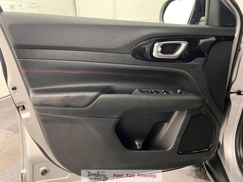 Used 2025 Jeep Compass Trailhawk AWD/4WD image 28