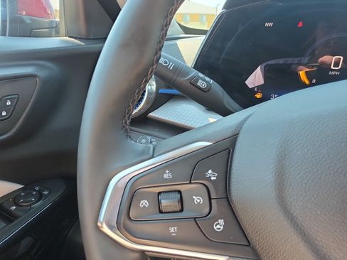 Used 2025 Chevrolet Trax LT w/ LT Convenience Package FWD image 28