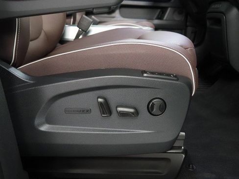 Used 2025 Volkswagen ID. Buzz Pro S image 62