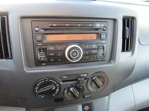 Used 2017 Nissan NV200 S image 37