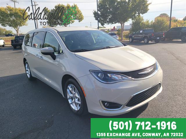 Used 2017 Chrysler Pacifica Touring Plus w/ Tire & Wheel Group FWD image 3