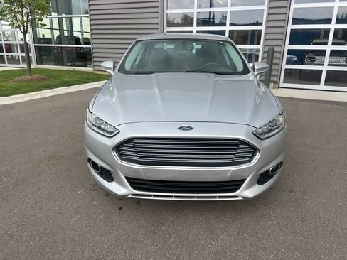Used 2013 Ford Fusion SE FWD image 2