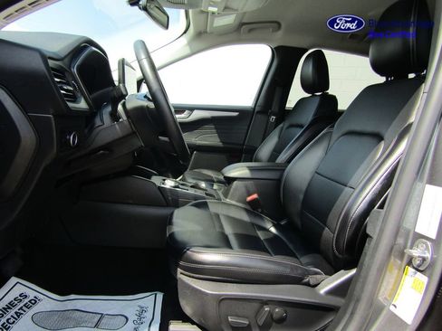 Certified 2025 Ford Escape Platinum AWD/4WD image 3
