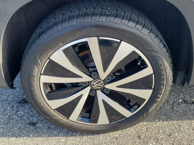 Used 2024 Volkswagen Taos SE FWD image 5