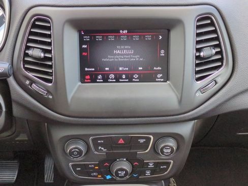 Used 2018 Jeep Compass Sport w/ Tech Group image 18