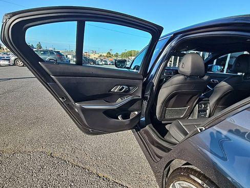 Used 2021 BMW 330i Sedan w/ Premium Package image 33