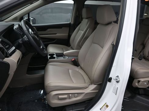 Used 2023 Honda Odyssey Touring image 14