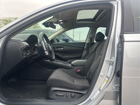 Used 2025 Honda Accord SE image 13