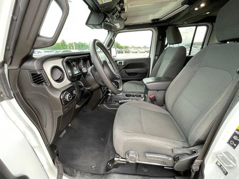 Used 2025 Jeep Gladiator Sport AWD/4WD image 12