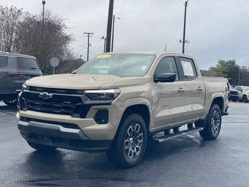 Used 2023 Chevrolet Colorado Z71 w/ Z71 Convenience Package 2 image 3