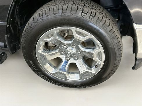 Used 2019 RAM 1500 Big Horn AWD/4WD image 11