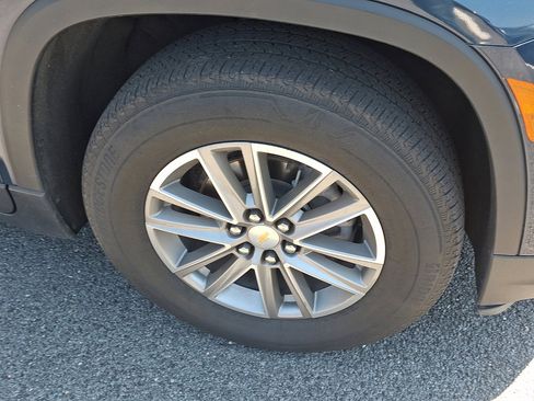 Used 2023 Chevrolet Traverse LT AWD/4WD image 9
