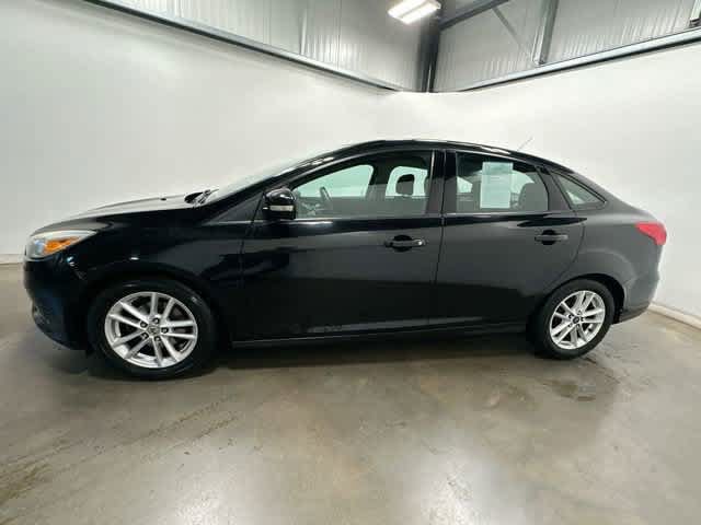 Used 2016 Ford Focus SE FWD image 2
