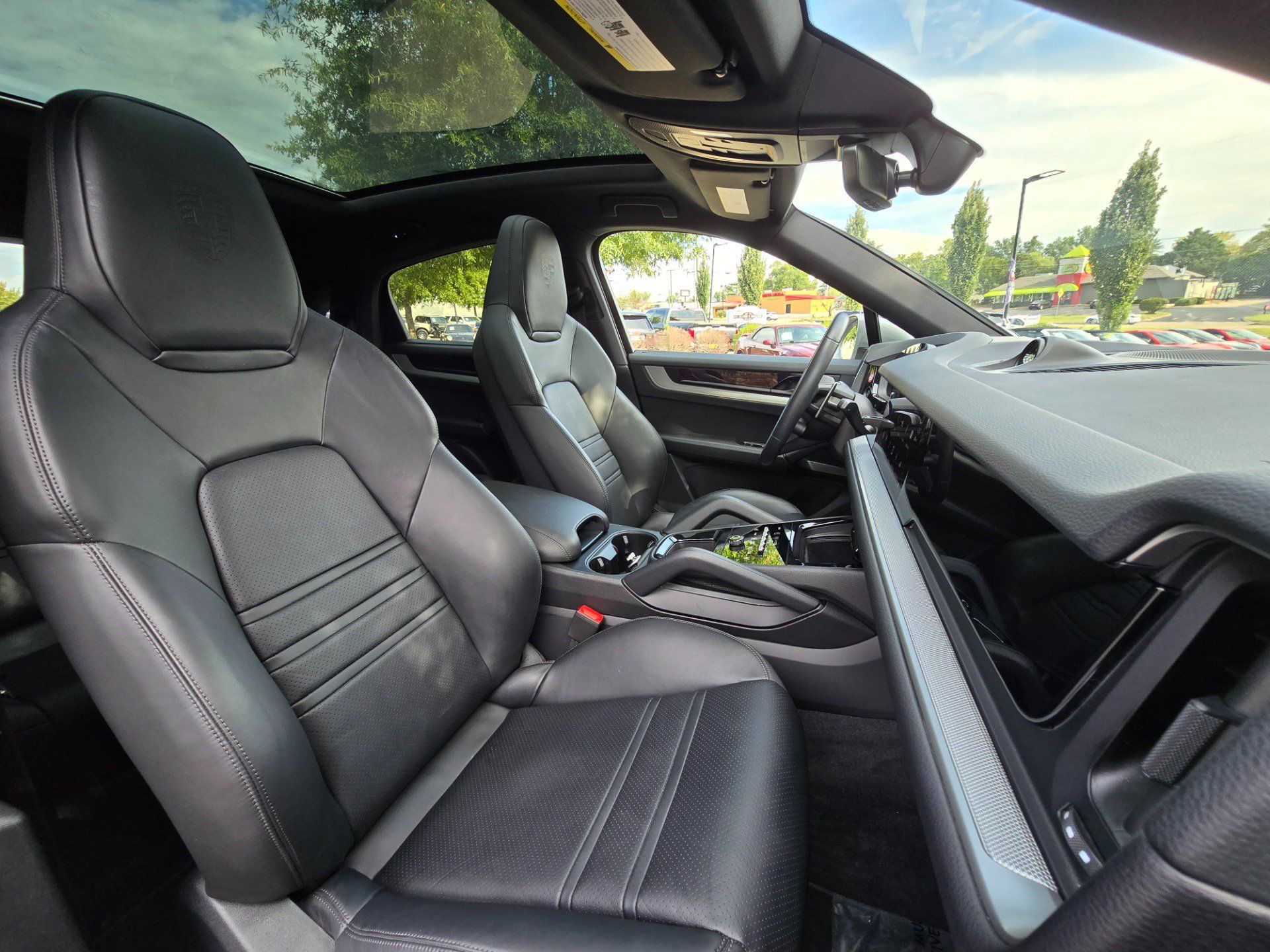 Used 2025 Porsche Cayenne Coupe AWD/4WD image 15