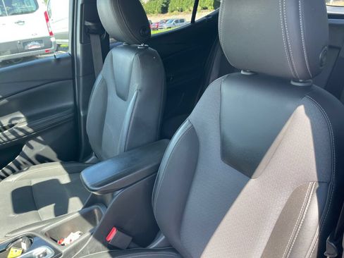 Used 2022 Buick Encore GX Select w/ Sport Touring Package FWD image 8
