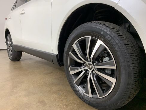 Used 2021 Toyota Venza LE image 35