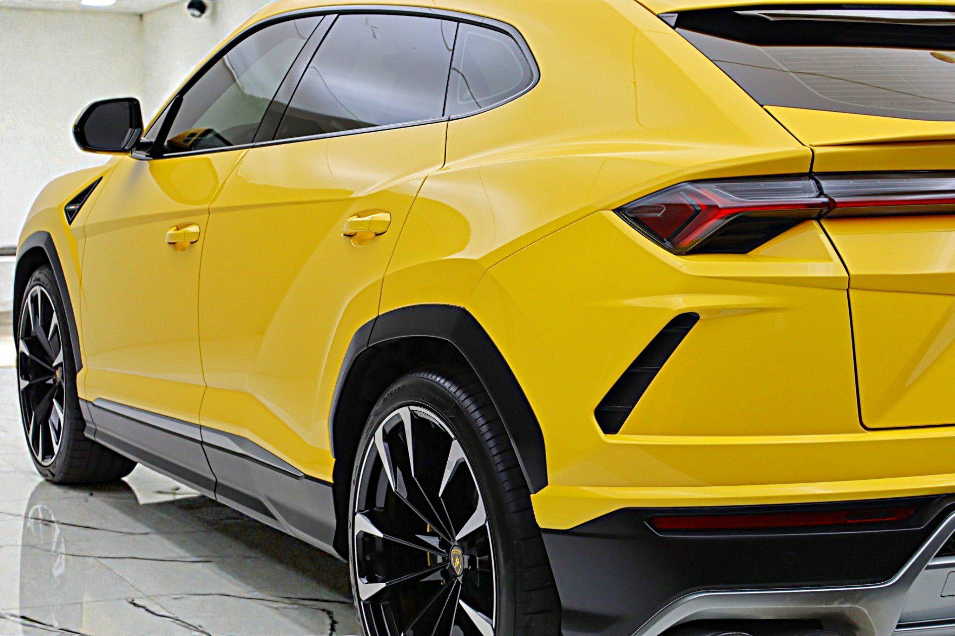 Used 2022 Lamborghini Urus AWD/4WD image 8