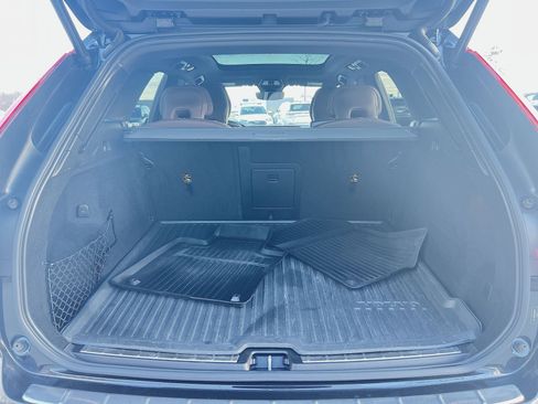 Certified 2022 Volvo XC60 B5 Momentum image 25