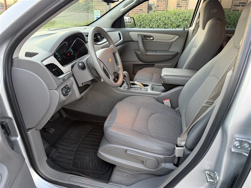 Used 2017 Chevrolet Traverse LS FWD image 5