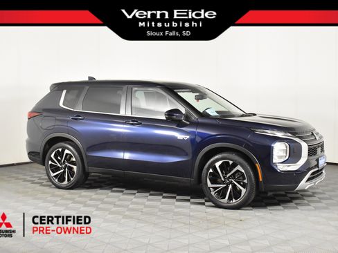 Used 2023 Mitsubishi Outlander SE image 1