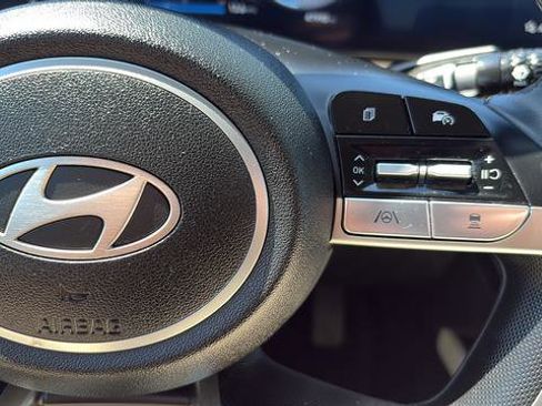 Used 2024 Hyundai Elantra Limited FWD image 10