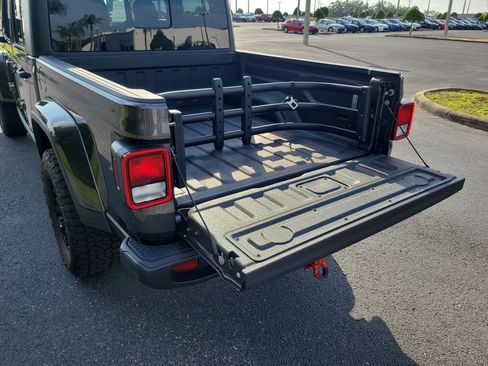 Used 2023 Jeep Gladiator Sport AWD/4WD image 11