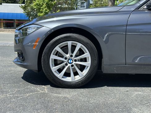 Used 2017 BMW 320i Sedan RWD image 13