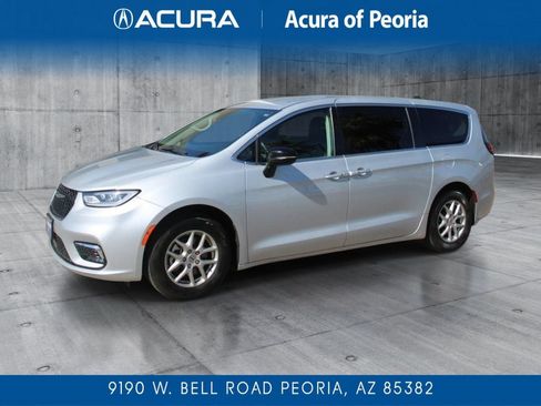 Used 2024 Chrysler Pacifica Touring-L FWD image 1