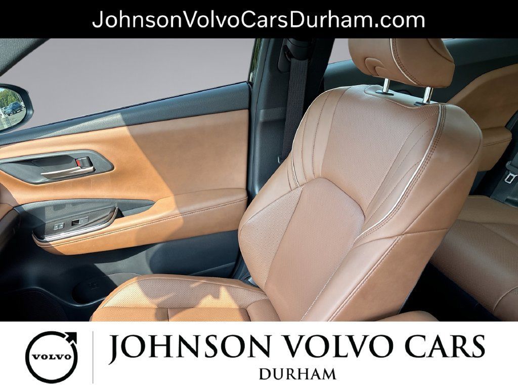 Used 2025 Toyota Crown Signia AWD/4WD image 27
