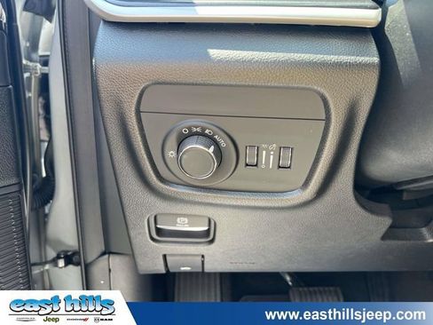 Used 2023 Jeep Grand Cherokee Laredo w/ Luxury Tech Group I AWD/4WD image 22