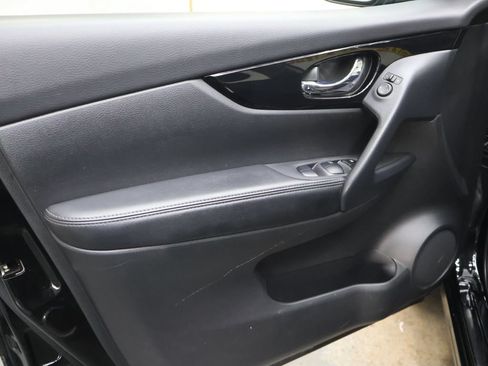 Used 2021 Nissan Rogue Sport SV AWD/4WD image 14