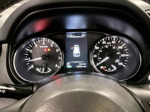 Used 2017 Nissan Rogue SV AWD/4WD image 25