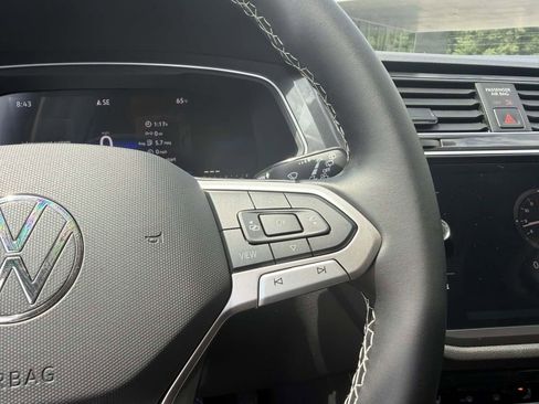 Used 2024 Volkswagen Tiguan SE FWD image 23