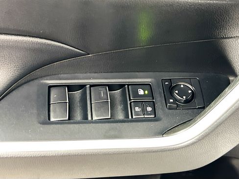 Used 2021 Toyota RAV4 XLE Premium image 15