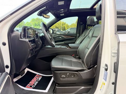 Used 2023 Cadillac Escalade Premium Luxury AWD/4WD image 19