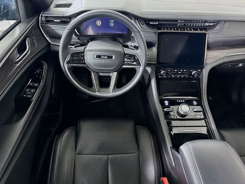 Used 2023 Jeep Grand Cherokee Overland w/ Luxury Tech Group IV image 4