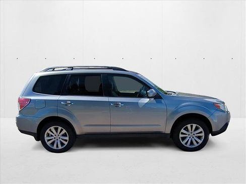 Used 2011 Subaru Forester 2.5X Premium w/ All-Weather Pkg image 4